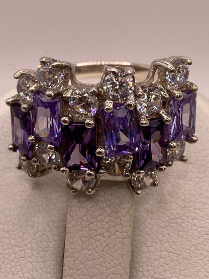 Anillo Elegante Multipiedra con Zirconias Moradas y Brillos en Plata Ley 925, sello de autenticidad Plata Ley .925