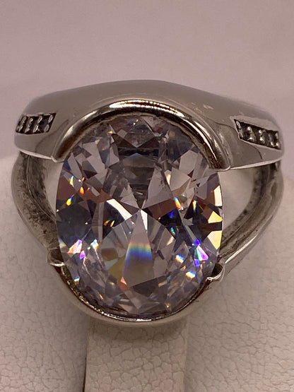 Anillo Elegante Ovalado con Zirconia Brillante en Plata Ley 925, vista posterior