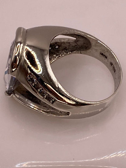 Anillo Elegante Ovalado con Zirconia Brillante en Plata Ley 925, sello de autenticidad Plata Ley .925