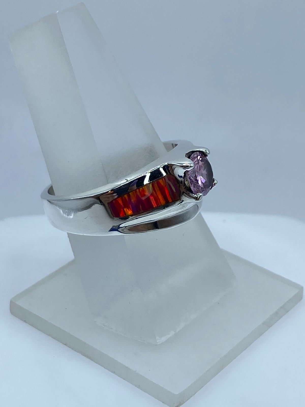 Anillo Elegante de Plata .950 con Ópalo de Fuego y Zirconia Rosa, vista frontal