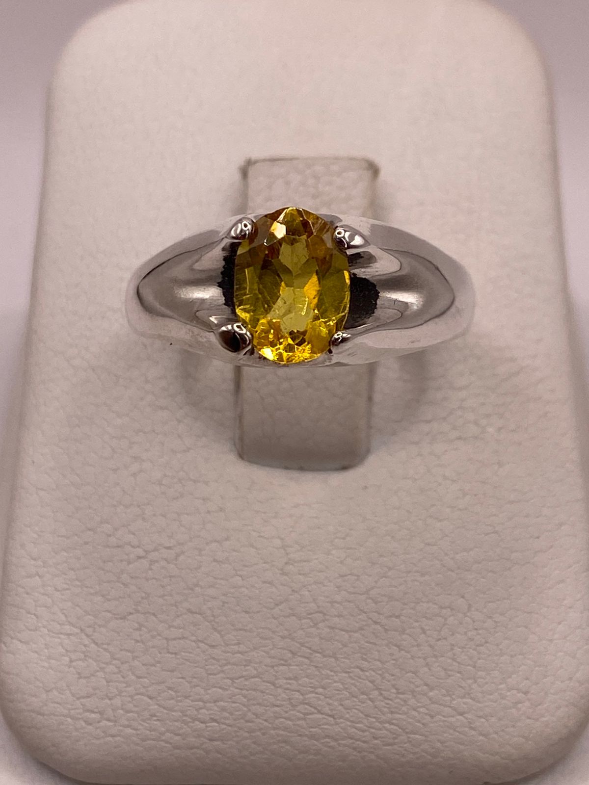 Anillo Elegante con Zirconia Amarilla en Plata Ley 925, vista superior