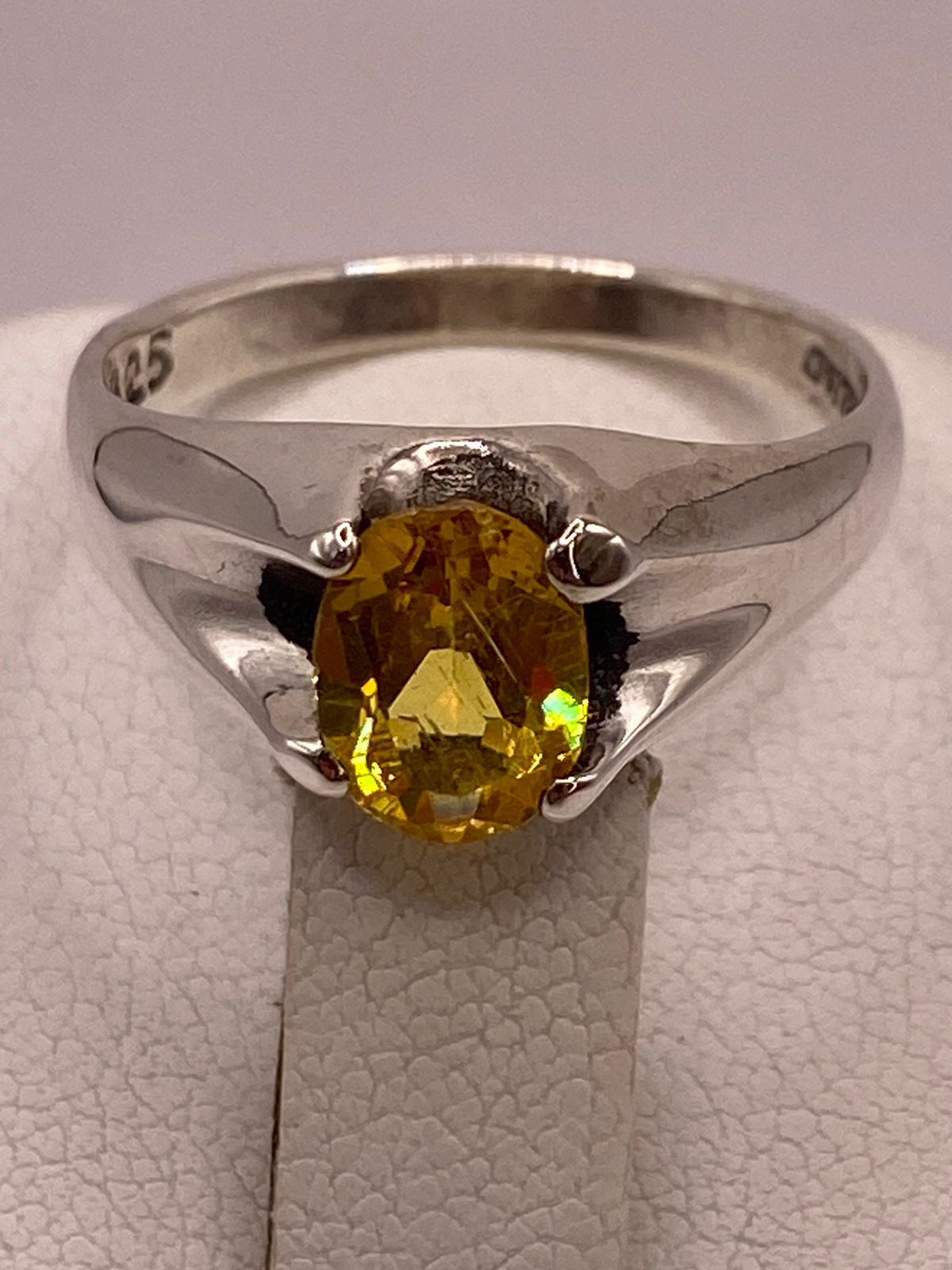 Anillo Elegante con Zirconia Amarilla en Plata Ley 925, sello de autenticidad Plata Ley .925