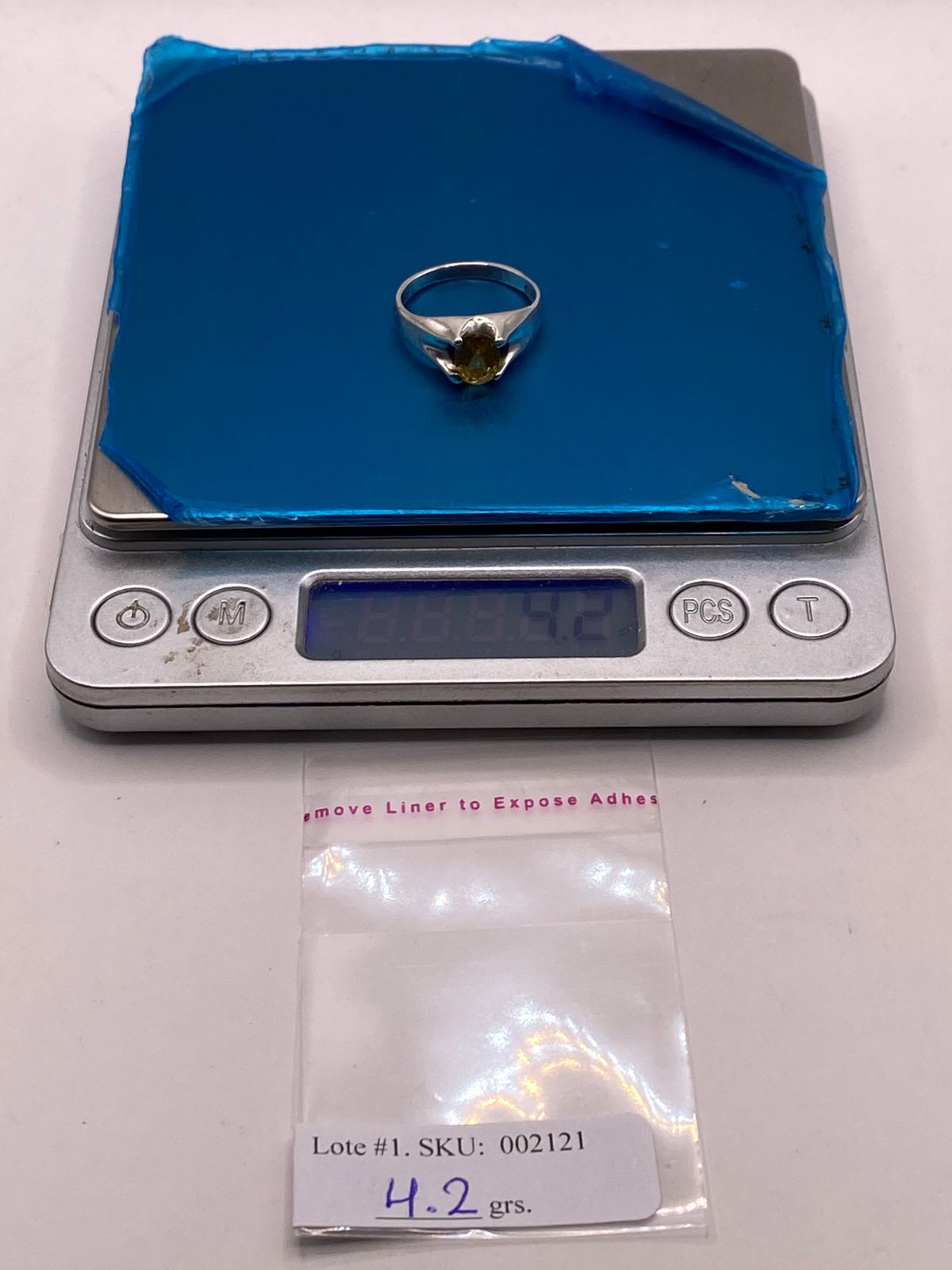 Anillo Elegante con Zirconia Amarilla en Plata Ley 925, peso en gramos (báscula)