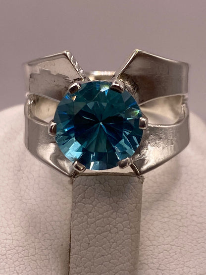 Anillo Elegante con Zirconia Azul en Plata Ley 925