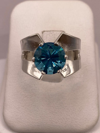 Anillo Elegante con Zirconia Azul en Plata Ley 925, vista frontal