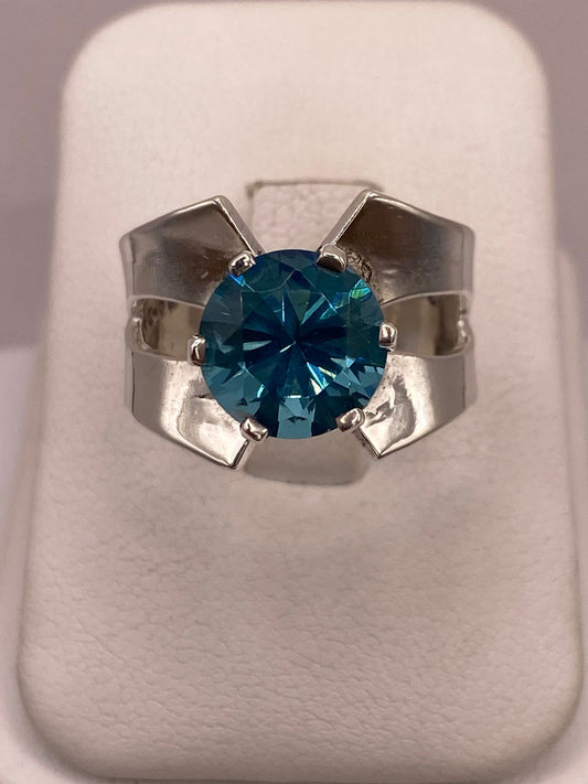 Anillo Elegante con Zirconia Azul en Plata Ley 925, vista frontal