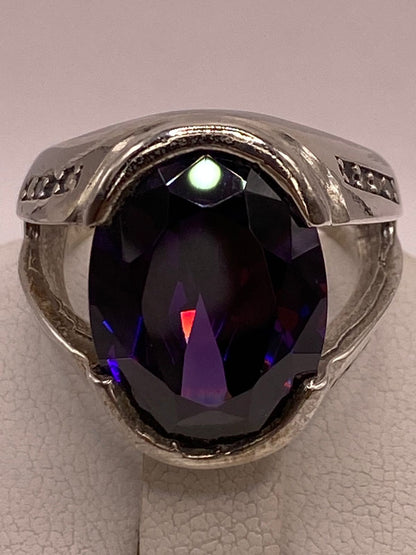 Anillo Elegante con Zirconia Morada Intensa en Plata Ley 925, sello de autenticidad Plata Ley .925