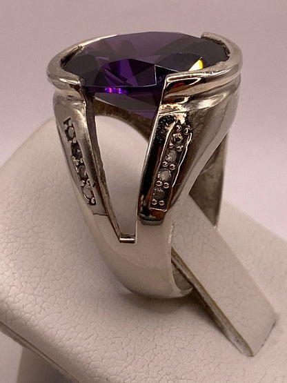 Anillo Elegante con Zirconia Morada Intensa en Plata Ley 925, vista superior