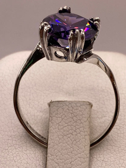 Anillo Elegante con Zirconia Morada Iridiscente en Plata Ley 925, vista posterior
