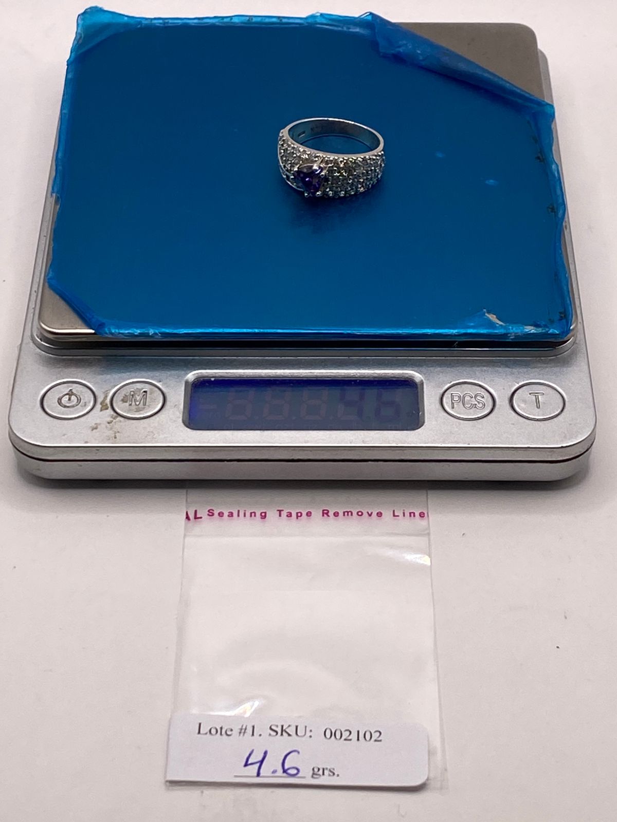 Anillo Elegante con Zirconia Morada en Plata Ley 925, peso en gramos (báscula)
