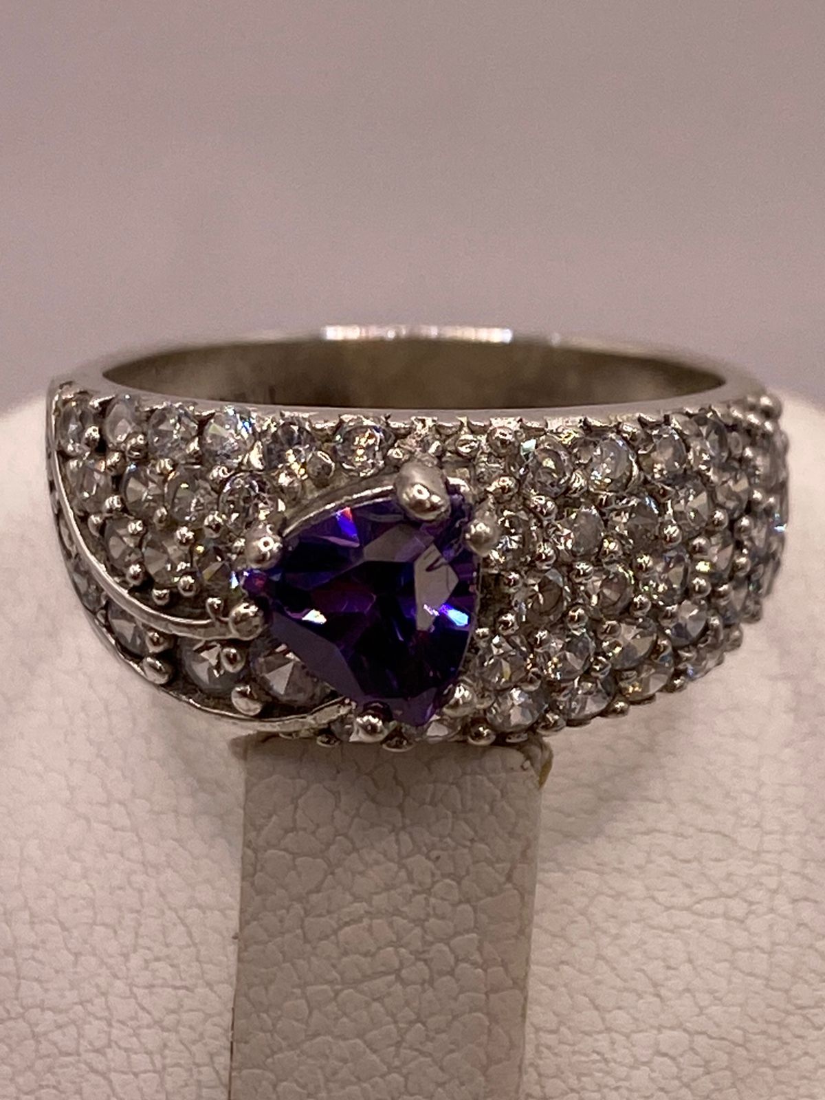 Anillo Elegante con Zirconia Morada en Plata Ley 925, vista superior