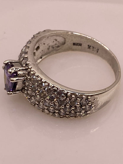 Anillo Elegante con Zirconia Morada en Plata Ley 925, sello de autenticidad Plata Ley .925