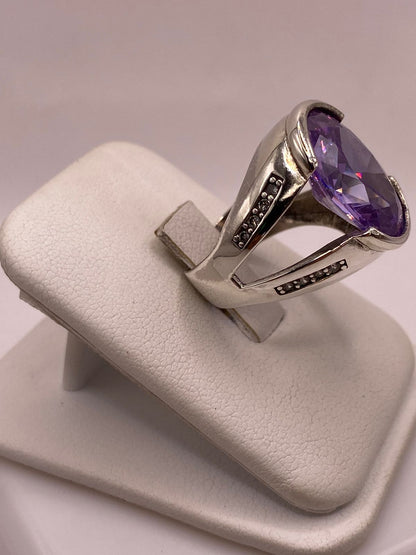 Anillo Elegante con Zirconia Morada en Plata Ley 925, vista lateral