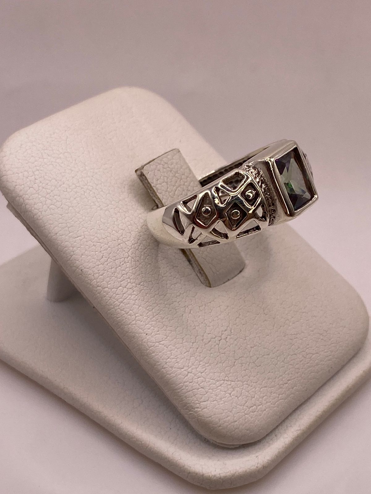 Sello de ley .950 grabado en el interior del anillo calado con circonia multicolor — plata superior artesanal Taxco