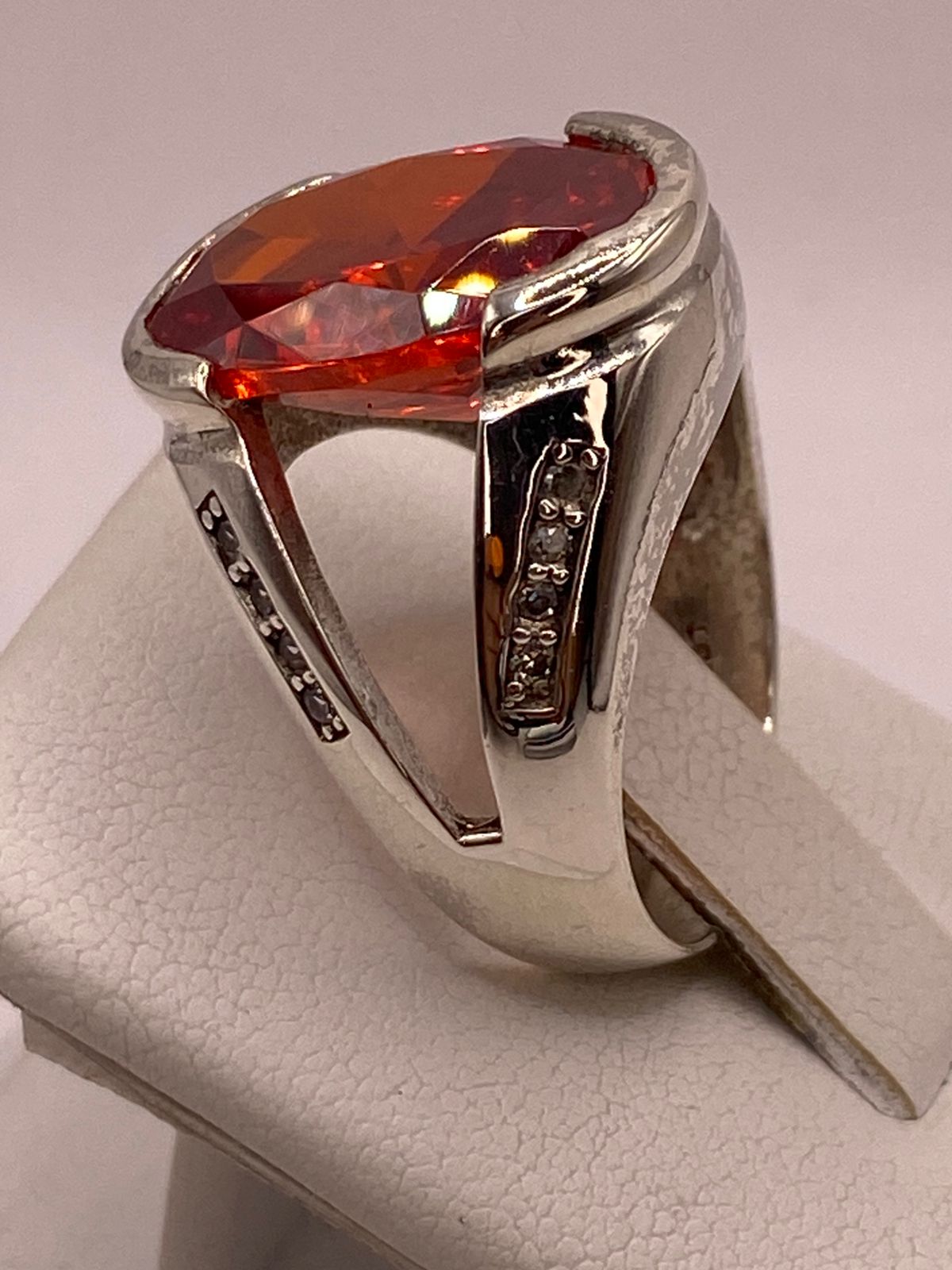 Anillo Elegante con Zirconia Naranja Intensa en Plata Ley 925, vista superior