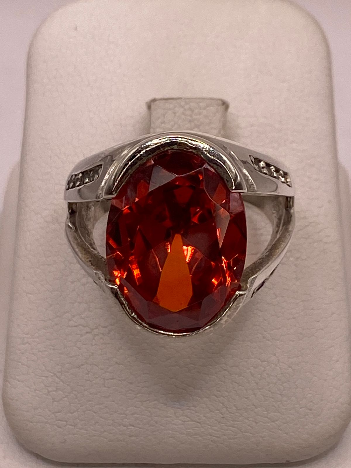 Anillo Elegante con Zirconia Naranja Intensa en Plata Ley 925, vista frontal