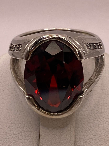 Anillo Elegante con Zirconia Rojo Oscuro en Plata Ley 925, sello de autenticidad Plata Ley .925