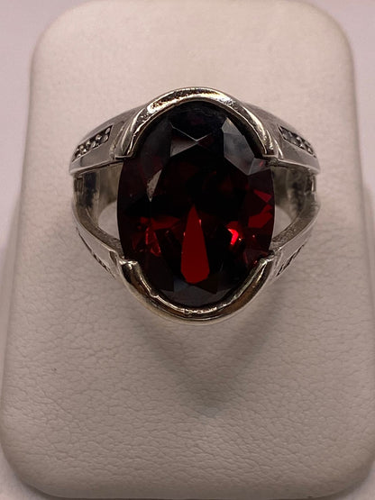 Anillo Elegante con Zirconia Rojo Oscuro en Plata Ley 925, vista lateral