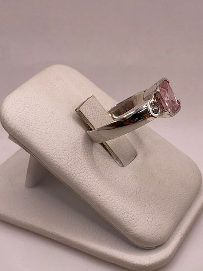 Anillo Elegante con Zirconia Rosa en Plata Ley 925, vista lateral