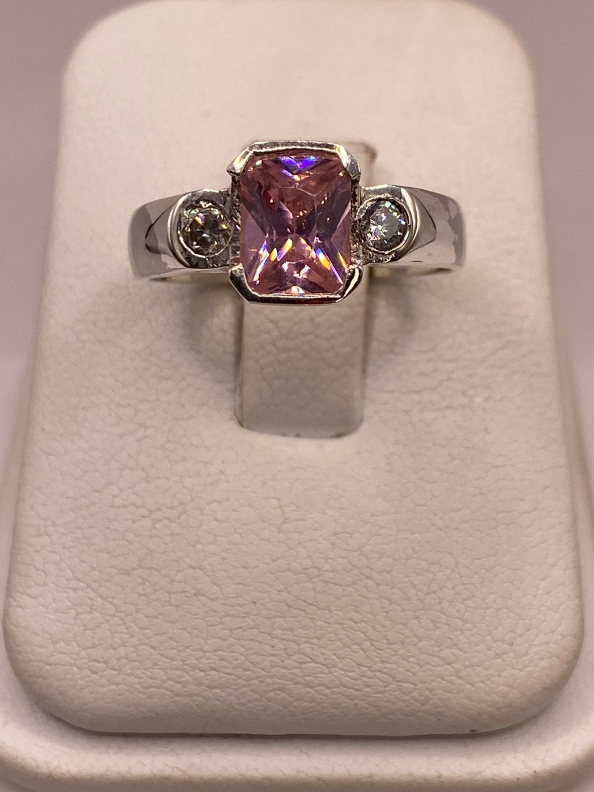 Anillo Elegante con Zirconia Rosa en Plata Ley 925, vista superior