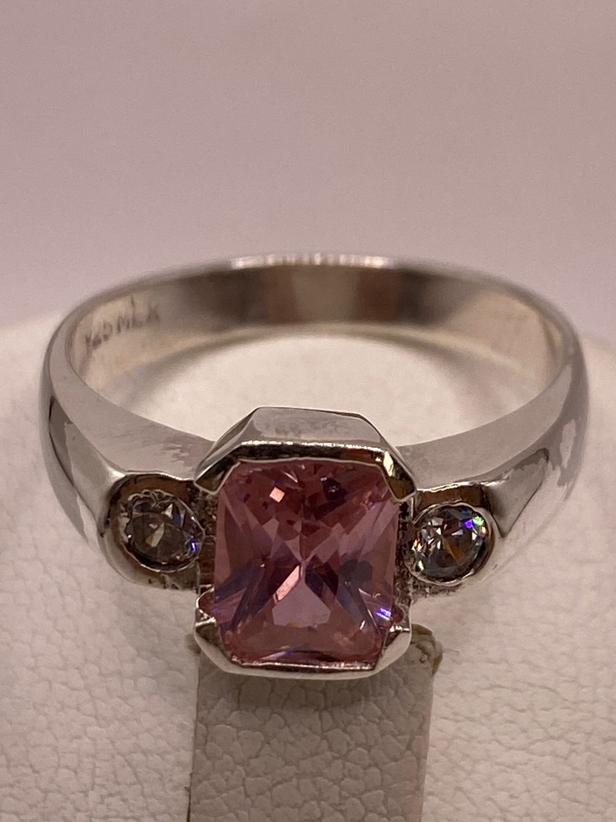 Anillo Elegante con Zirconia Rosa en Plata Ley 925, sello de autenticidad Plata Ley .925
