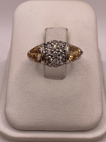 Anillo Elegante con Zirconias Color Champagne en Plata Ley 925, vista de detalle