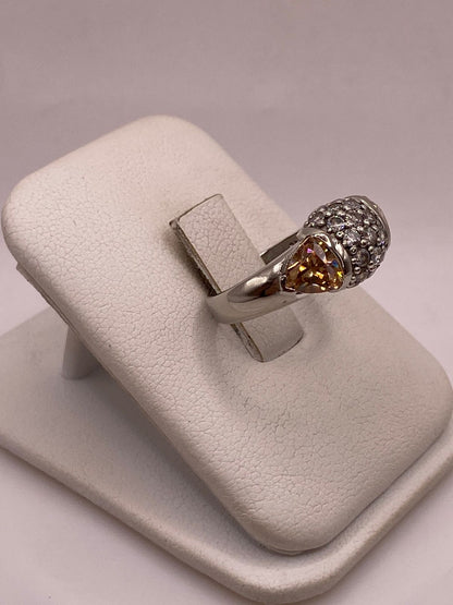 Anillo Elegante con Zirconias Color Champagne en Plata Ley 925, vista lateral