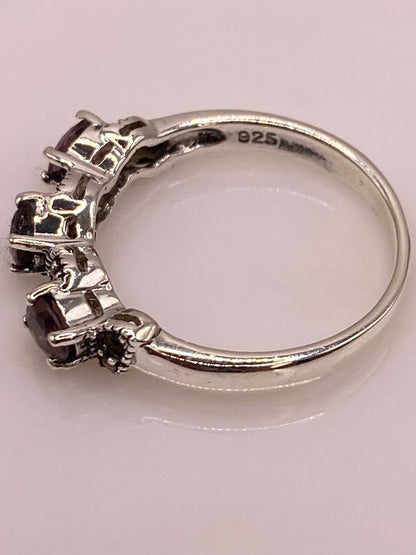 Anillo Elegante con Zirconias Moradas y Marquesitas en Plata Ley 925, sello de autenticidad Plata Ley .925