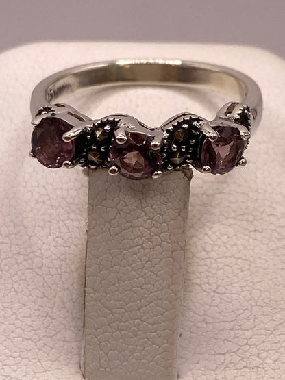 Anillo Elegante con Zirconias Moradas y Marquesitas en Plata Ley 925, vista superior