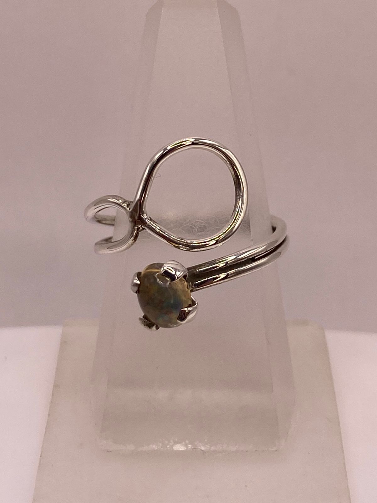 Anillo Envolvente Ajustable de Plata Ley 925 con Piedra Natural, vista de detalle