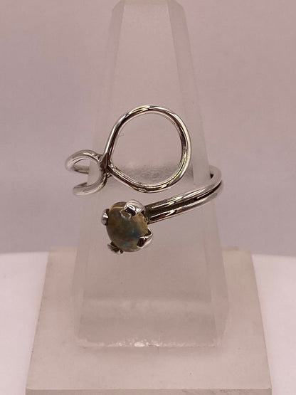 Anillo Envolvente Ajustable de Plata Ley 925 con Piedra Natural — ángulo diagonal