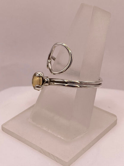 Anillo Envolvente Ajustable de Plata Ley 925 con Piedra Natural, vista lateral