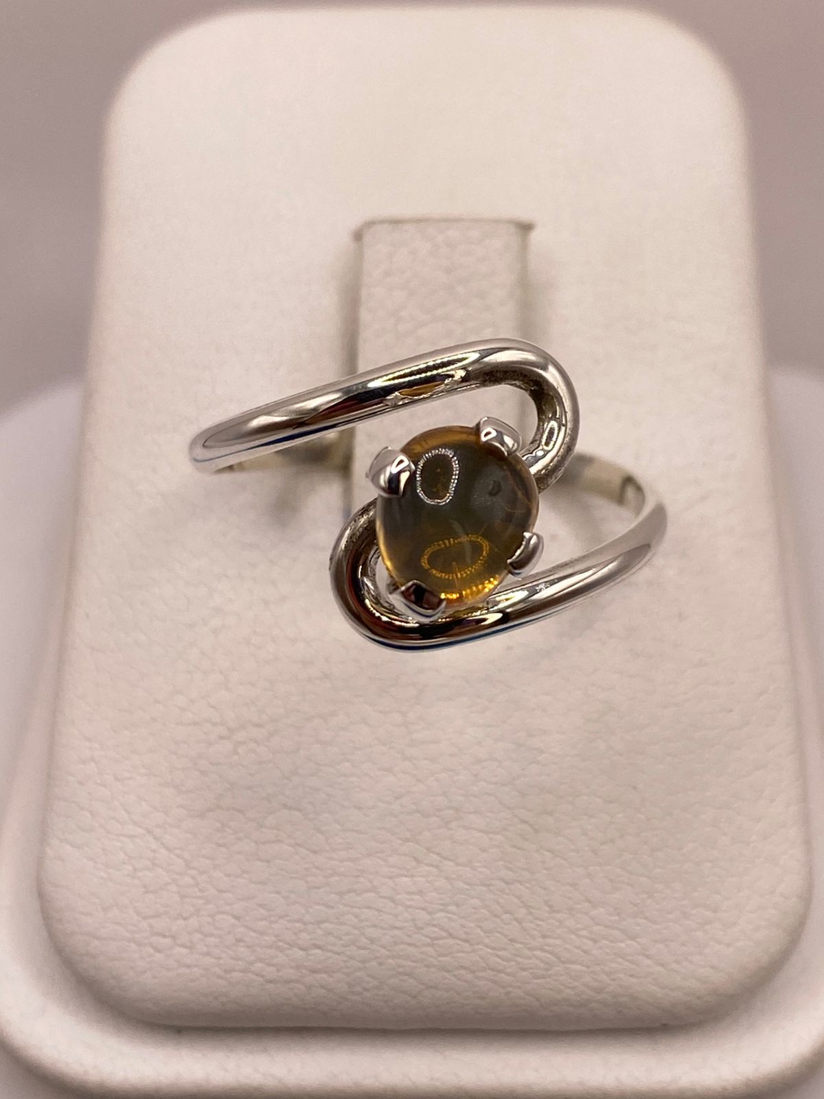 Anillo Envolvente de Plata Ley 925 con Ámbar Ahumado, vista superior