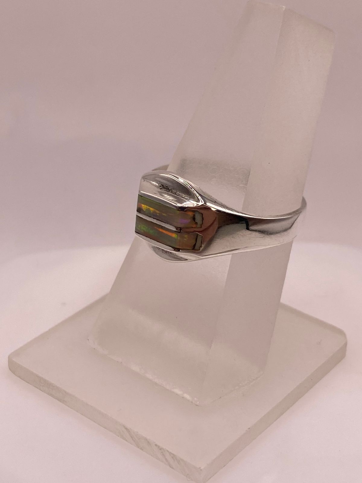 Anillo Envolvente de Plata Ley 925 con Ópalo de Fuego, vista frontal