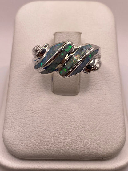 Anillo Envolvente de Plata Ley 950 con Ópalo de Fuego, vista de detalle