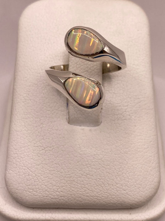 Anillo Envolvente de Plata Ley 950 con Ópalo de Fuego Tornasol — vista lateral