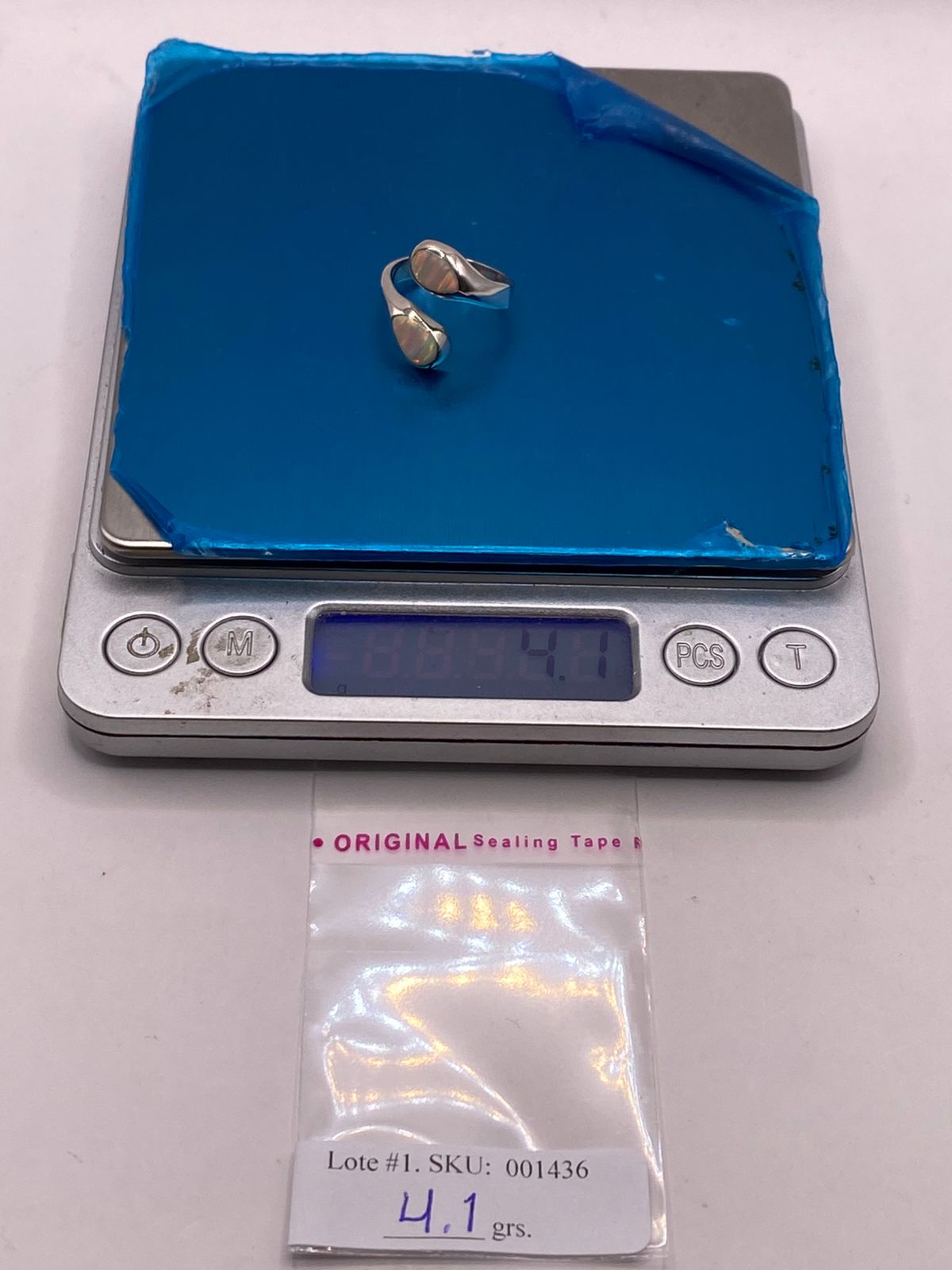 Anillo Envolvente de Plata Ley 950 con Ópalo de Fuego Tornasol, peso en gramos (báscula)