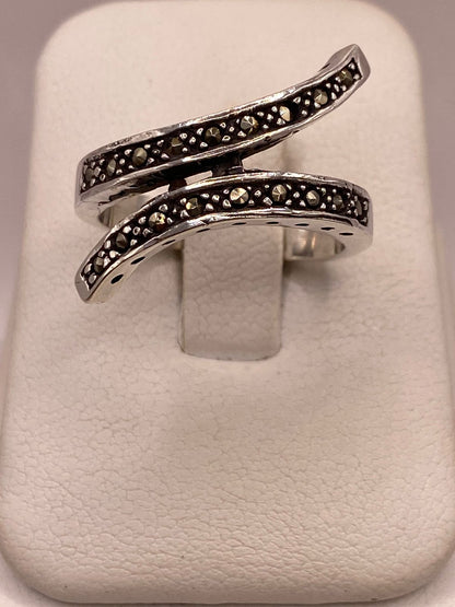 Anillo Envolvente Vintage con Marquesitas en Plata Ley 925, vista frontal