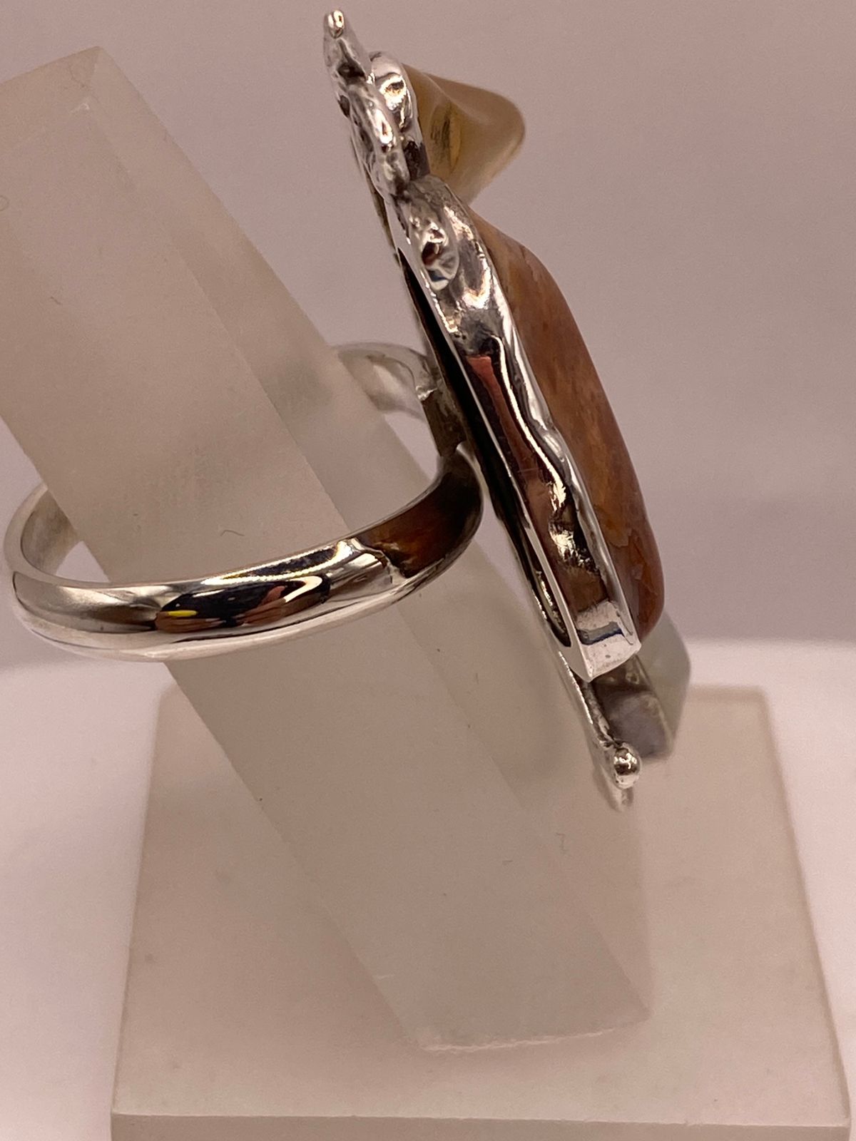 Anillo Escultórico Multipiedra en Plata Ley 925, sello de autenticidad Plata Ley .925