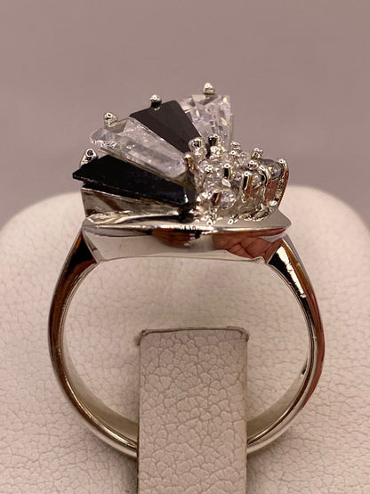 Anillo Escultural de Plata 925 con Zirconias Blancas y Negras, vista superior