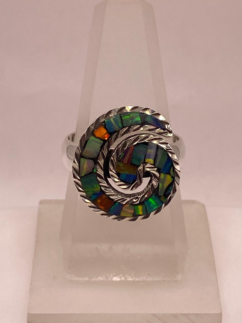 Anillo Espiral con Ópalo de Fuego Multicolor en Plata Ley .950, vista lateral