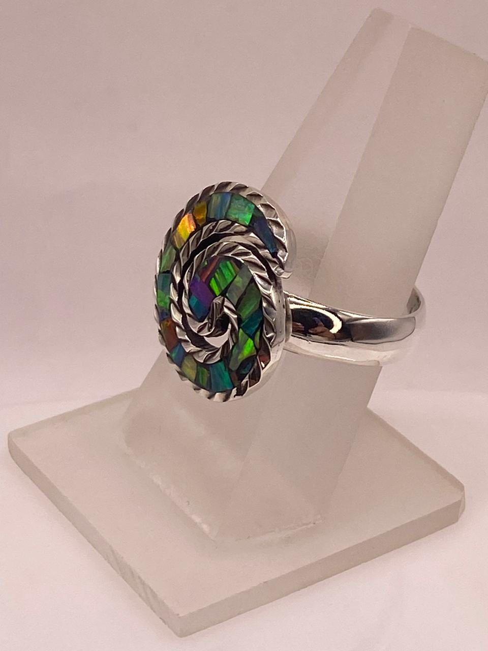 Anillo Espiral con Ópalo de Fuego Multicolor en Plata Ley .950, vista frontal