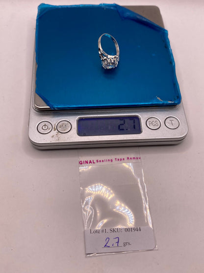 Anillo Estilo Princesa en Plata Ley 925 con Zirconia , peso en gramos (báscula)
