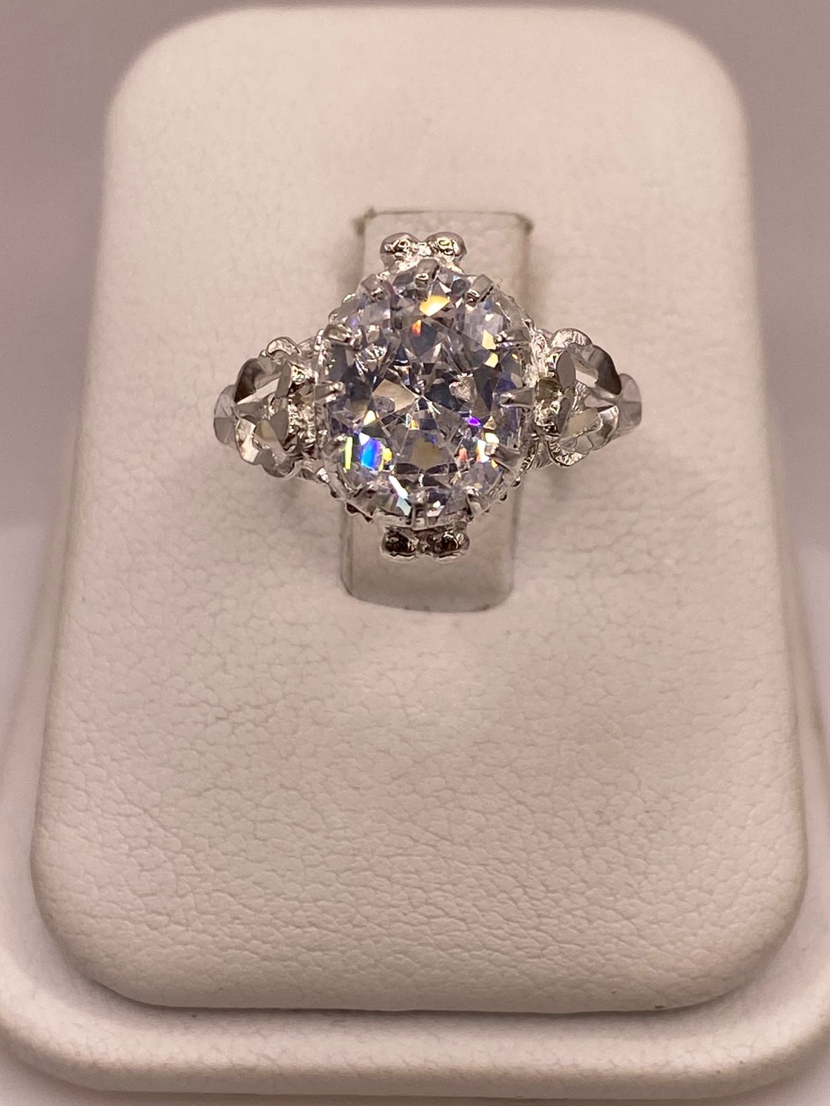 ANILLO ESTILO PRINCESA EN PLATA LEY 925 CON ZIRCONIA