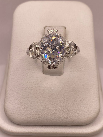Anillo Estilo Princesa en Plata Ley 925 con Zirconia — ángulo diagonal