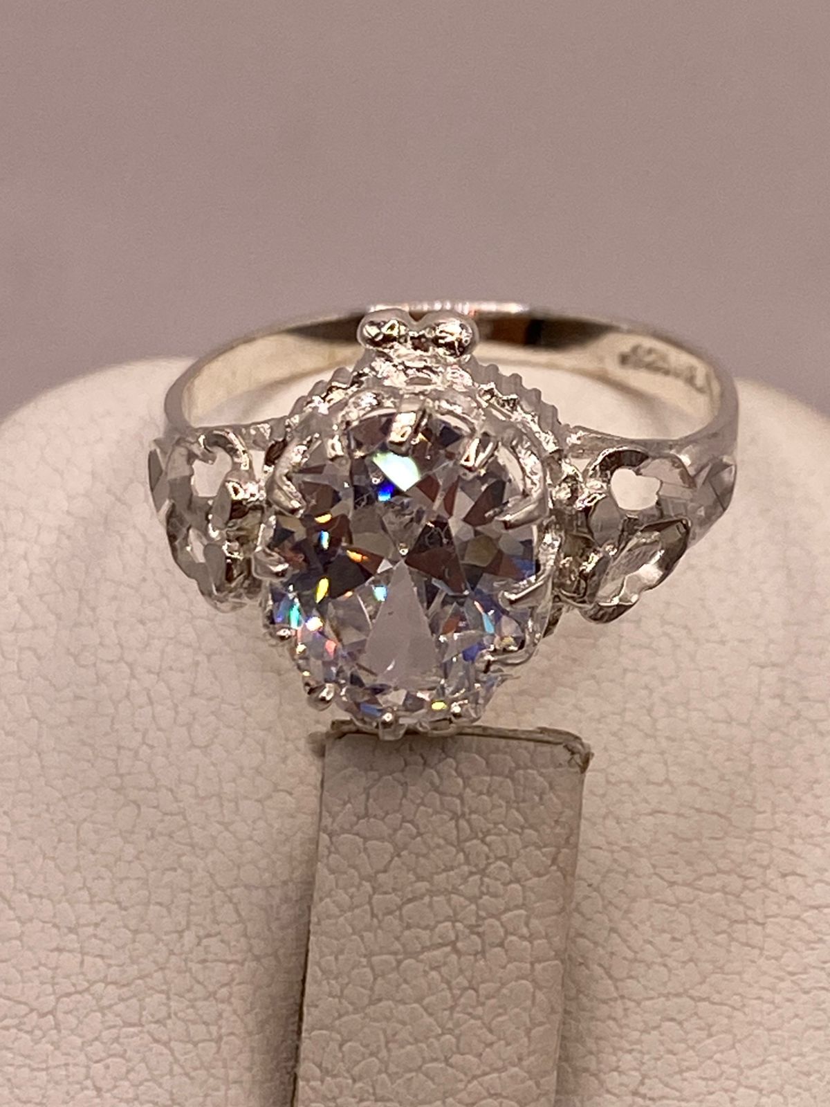 ANILLO ESTILO PRINCESA EN PLATA LEY 925 CON ZIRCONIA , sello de autenticidad Plata Ley .925