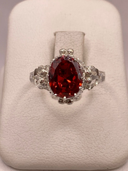 Anillo Estilo Princesa con Zirconia Roja en Plata Ley 925, vista frontal