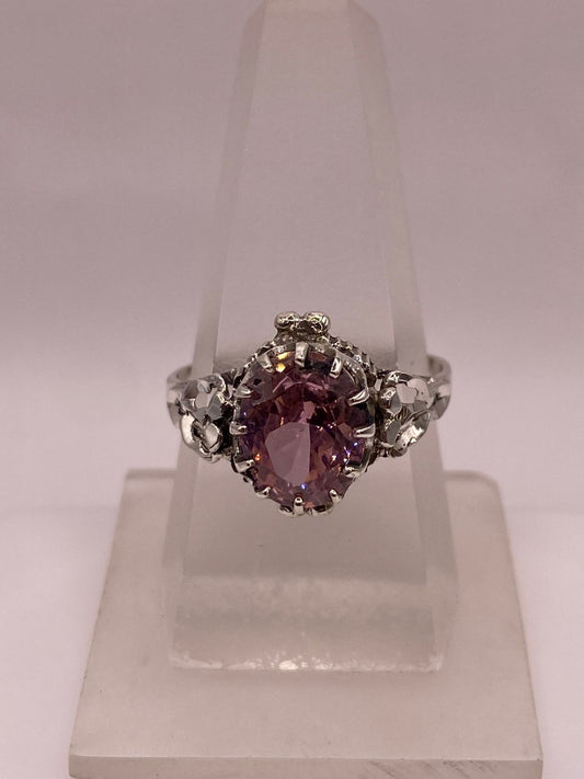 Anillo Estilo Princesa con Zirconia Rosa en Plata Ley .925 — ángulo diagonal