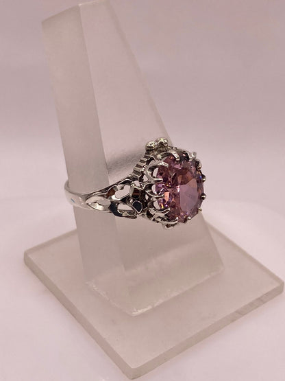 Anillo Estilo Princesa con Zirconia Rosa en Plata Ley .925, vista frontal