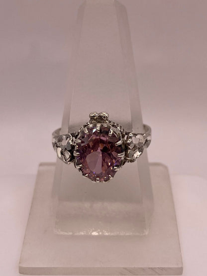 Anillo Estilo Princesa con Zirconia Rosa en Plata Ley .925, vista lateral